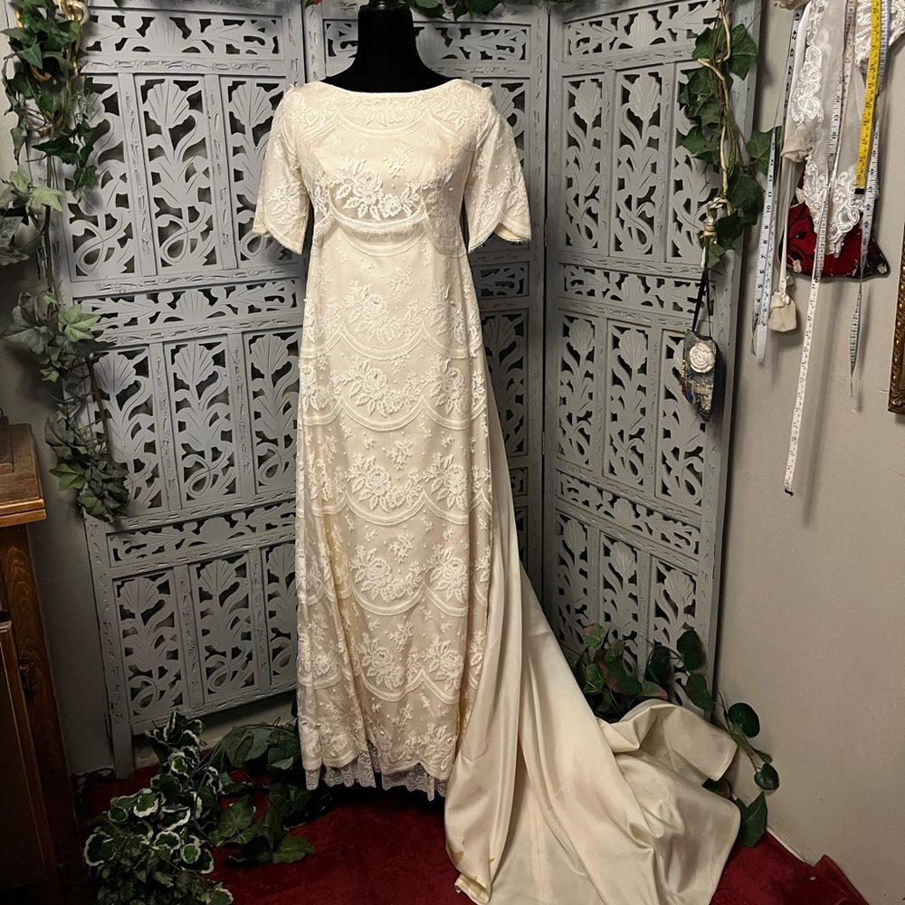 VINTAGE WILLIAM CAHILL BEVERLY HILLS RARE CHANTILLY LACE IVORY WEDDING DRESS